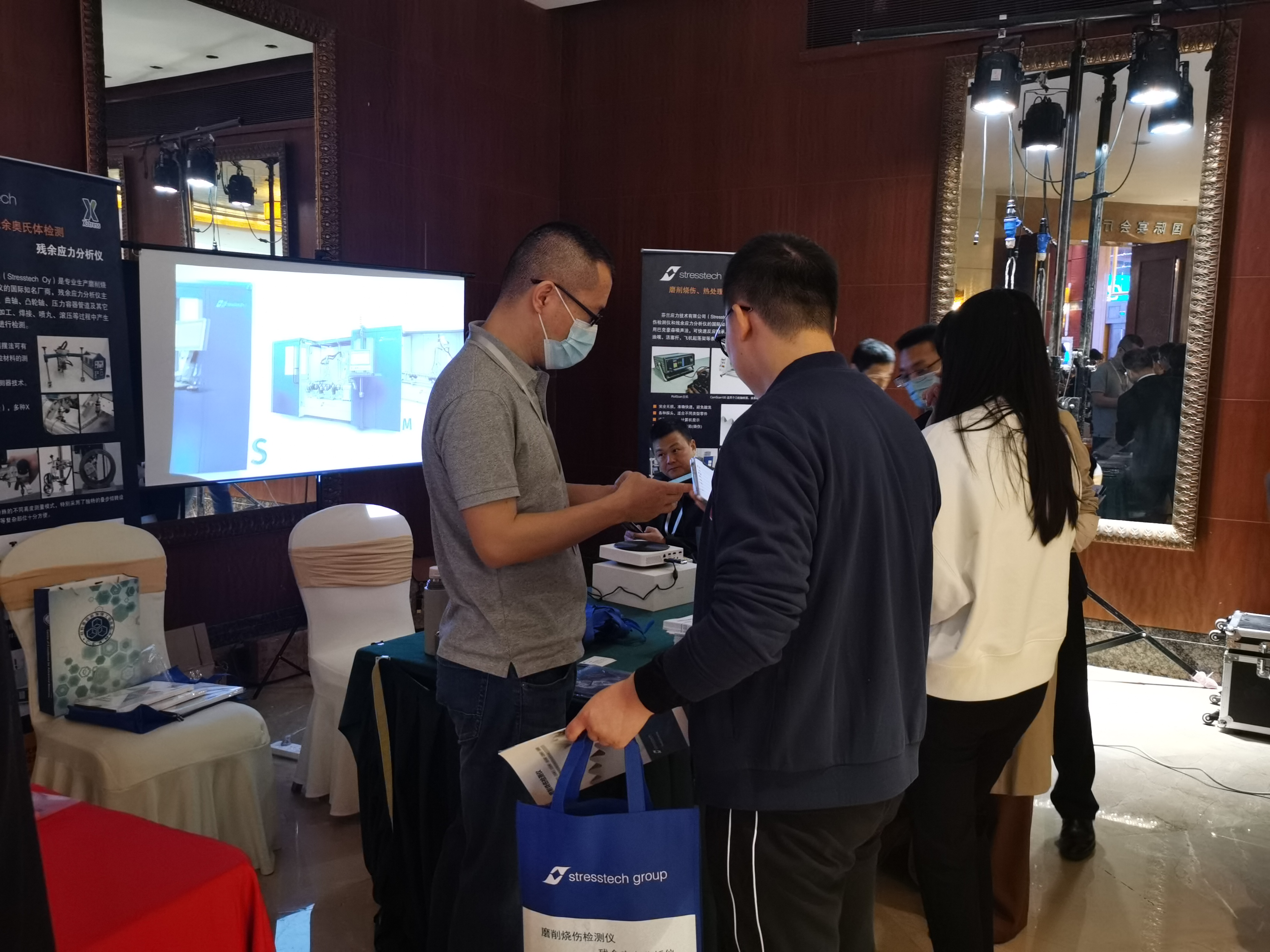 97人妻碰碰碰久久久久禁片